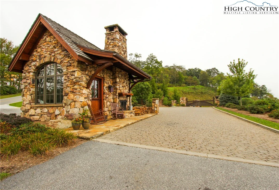 Image number 2 for the current listing