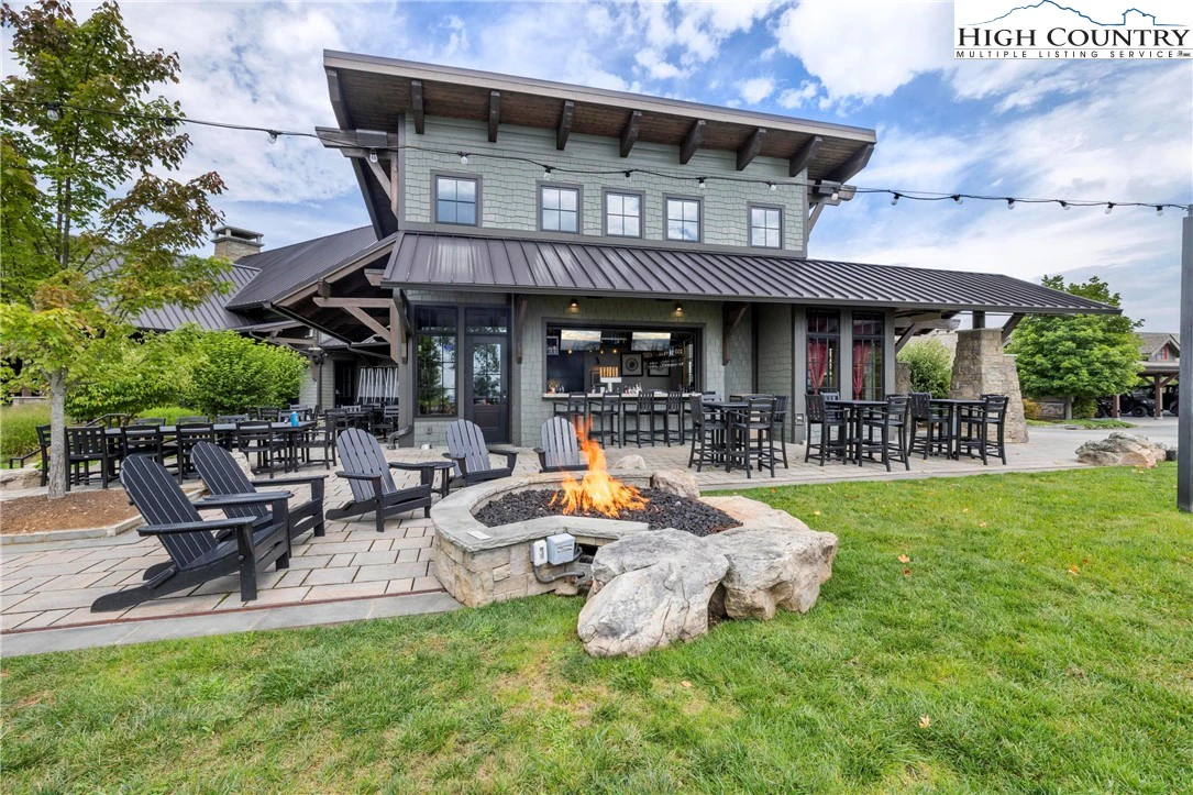 Image number 14 for the current listing