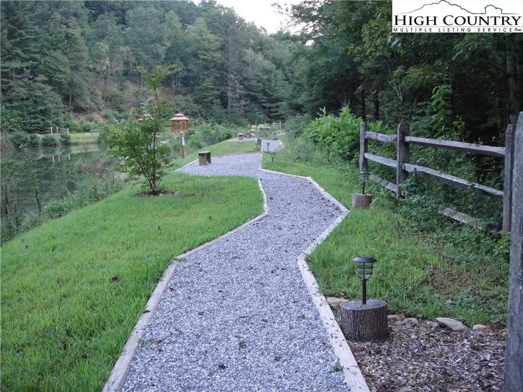 Image number 9 for the current listing