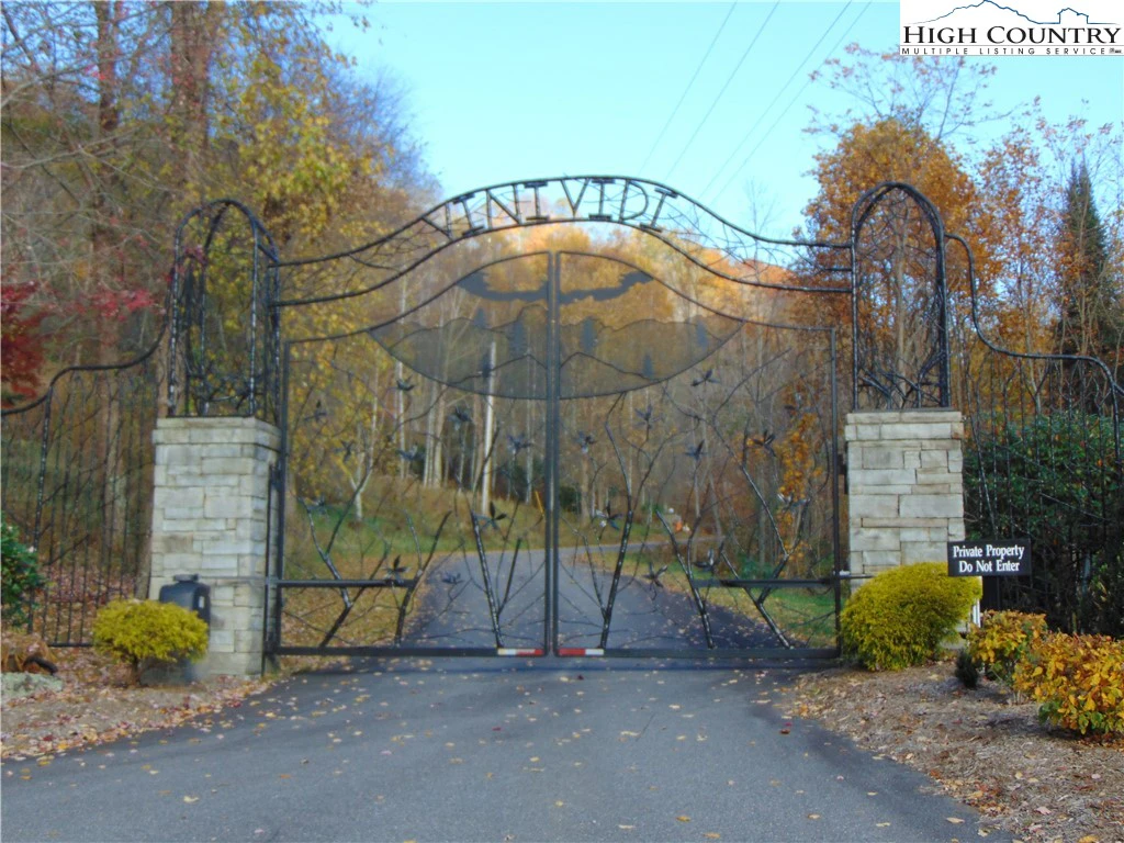 Image number 12 for the current listing
