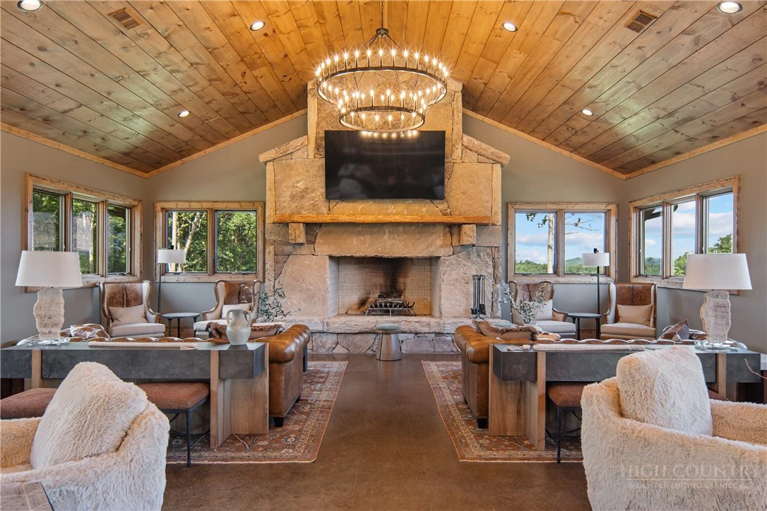 Image number 14 for the current listing