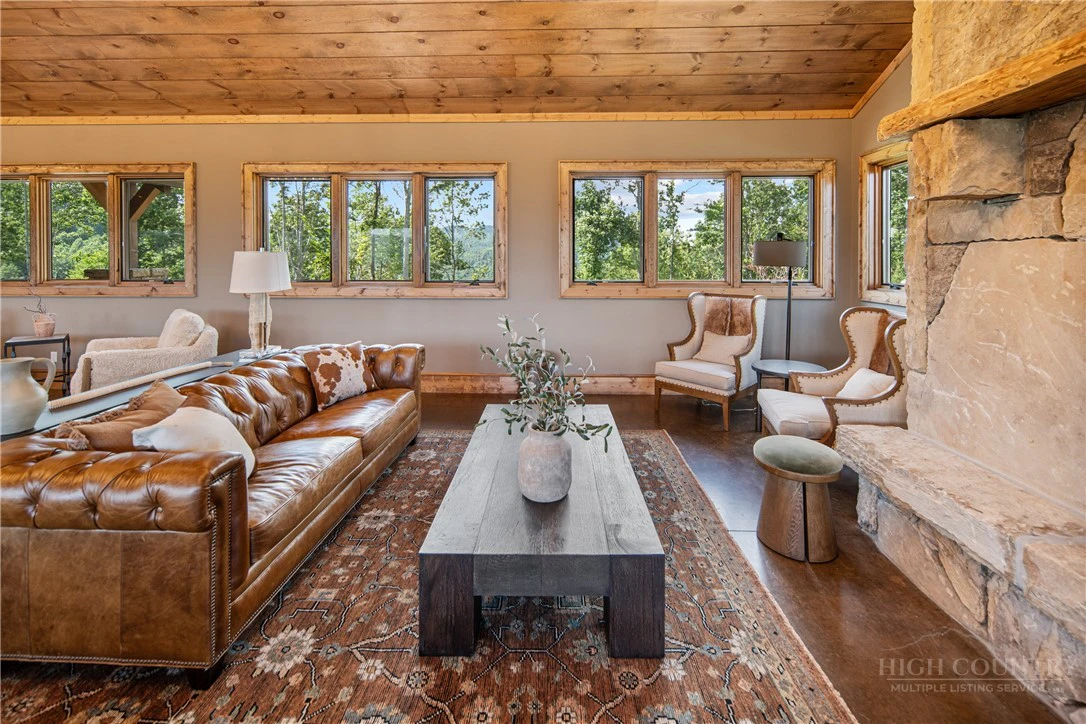 Image number 15 for the current listing