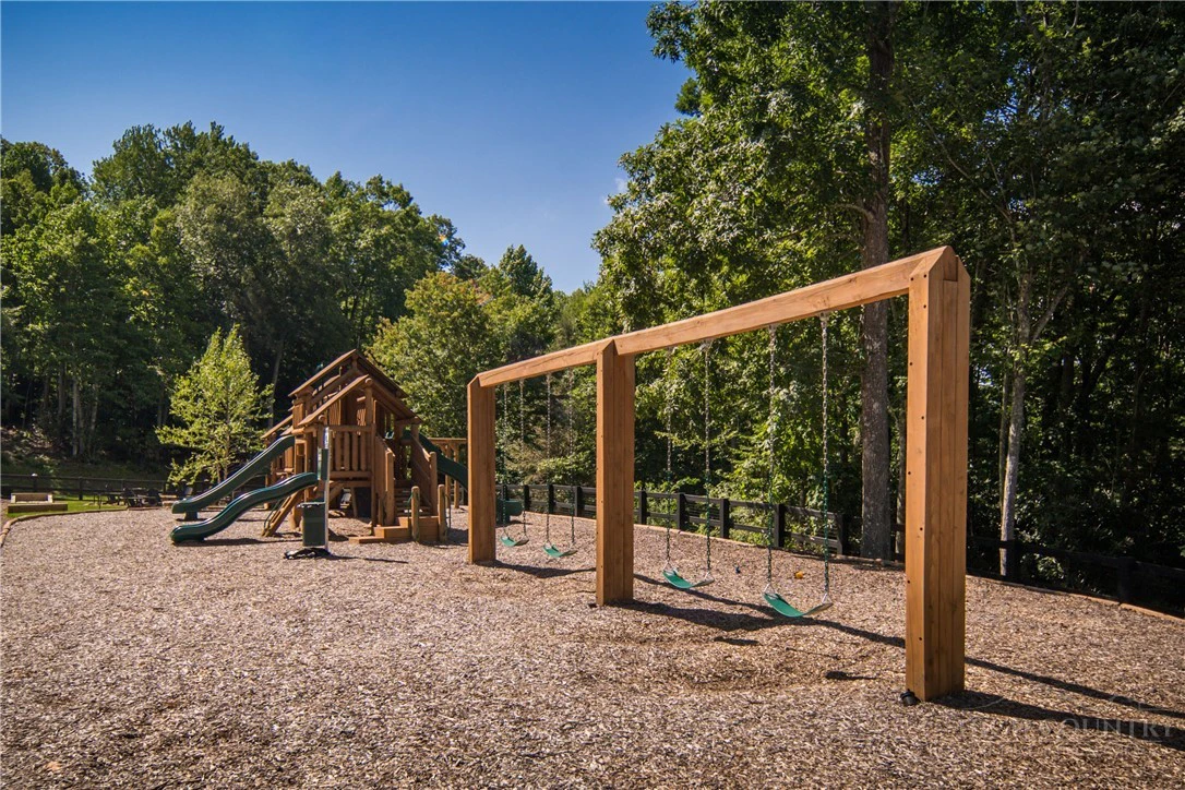 Image number 18 for the current listing