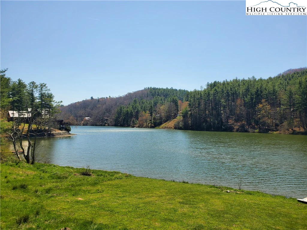 Image number 14 for the current listing