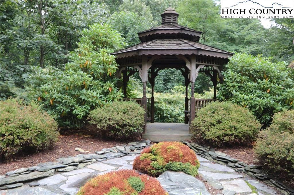Image number 14 for the current listing