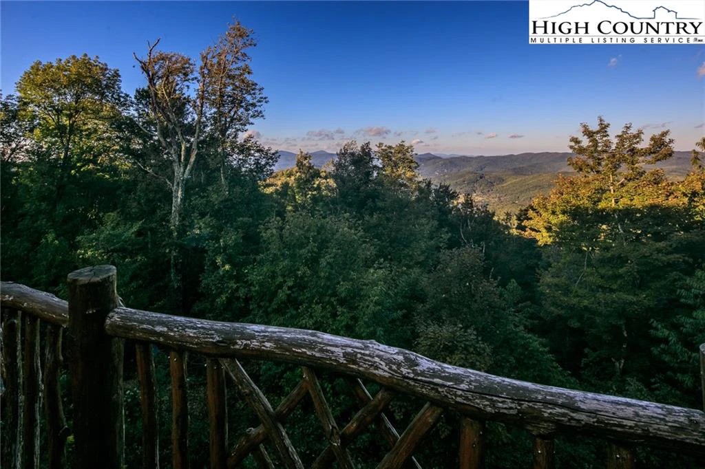 Image number 19 for the current listing