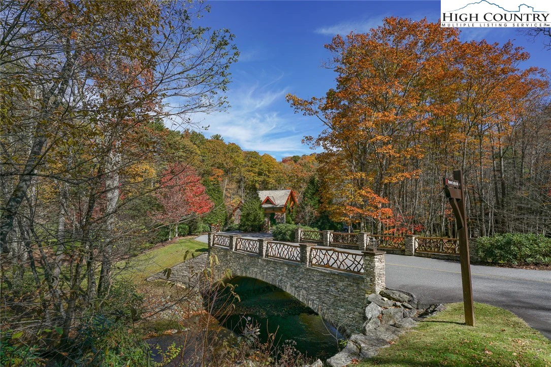 Image number 5 for the current listing