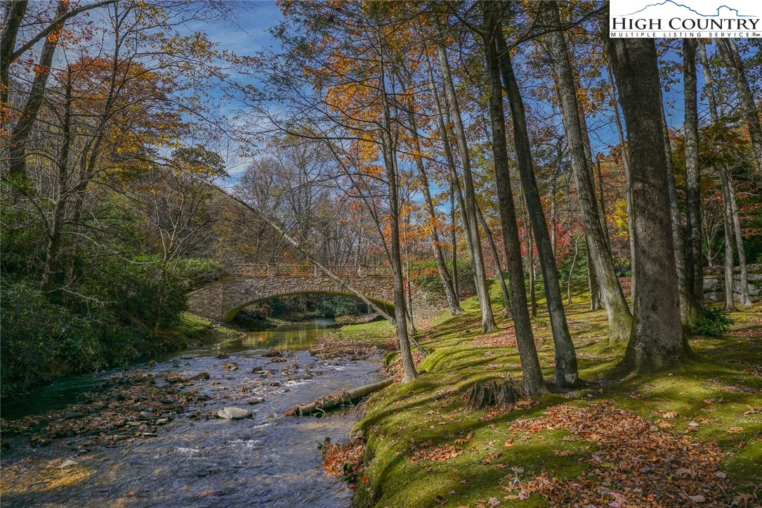 Image number 6 for the current listing
