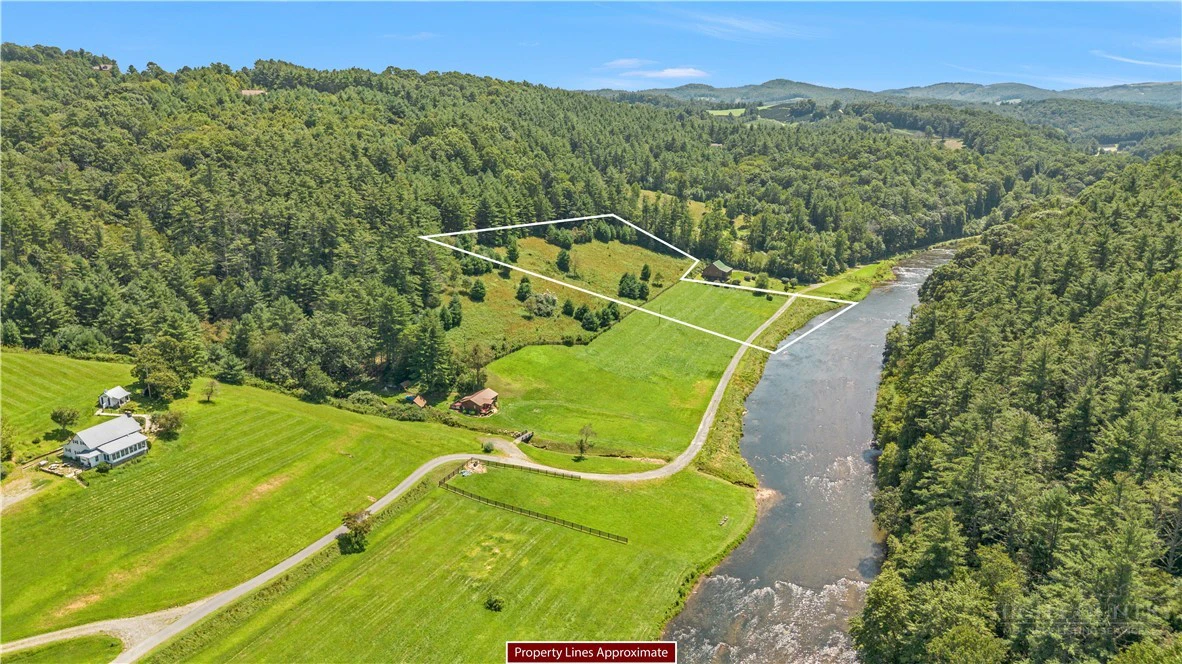 Image number 17 for the current listing