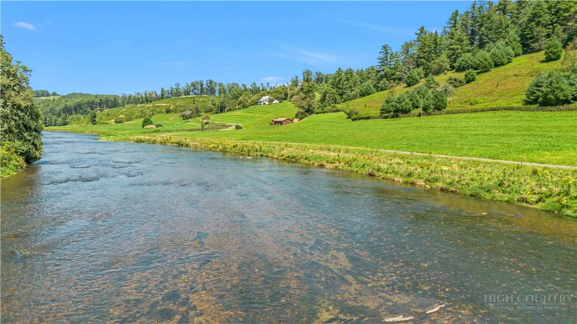 Image number 19 for the current listing