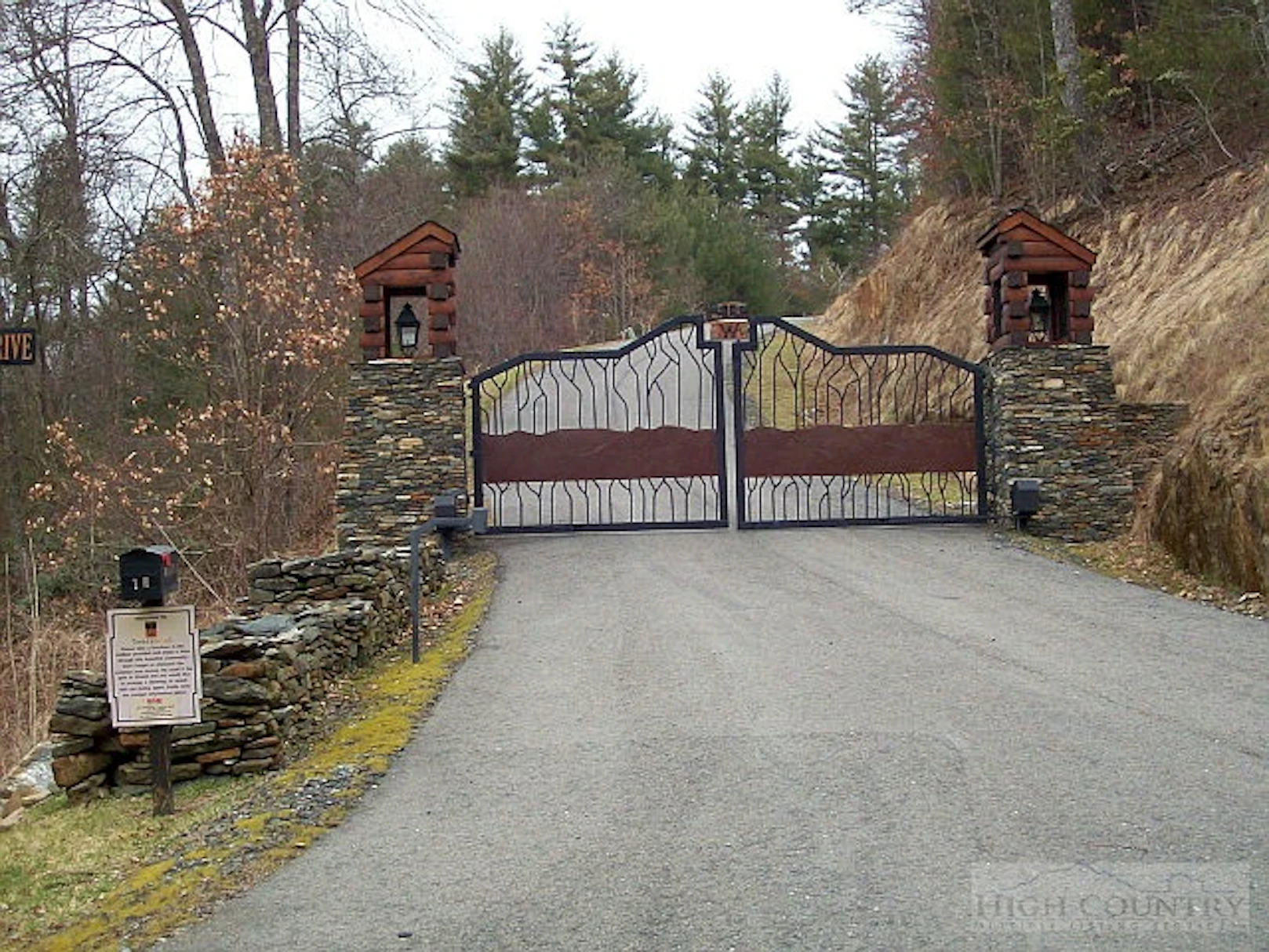 Image number 1 for the current listing