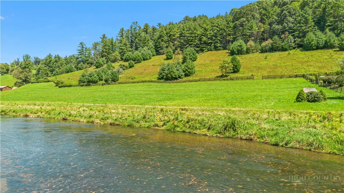 Image number 14 for the current listing