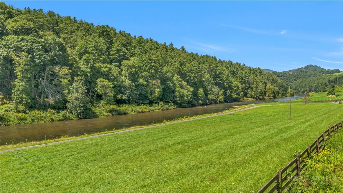 Image number 16 for the current listing