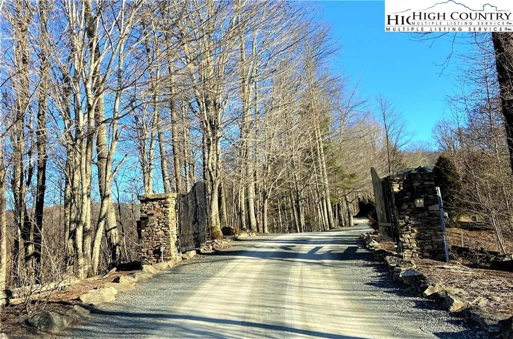 Image number 9 for the current listing