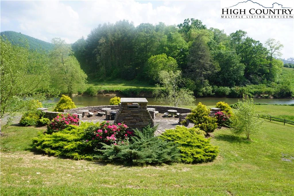 Image number 1 for the current listing