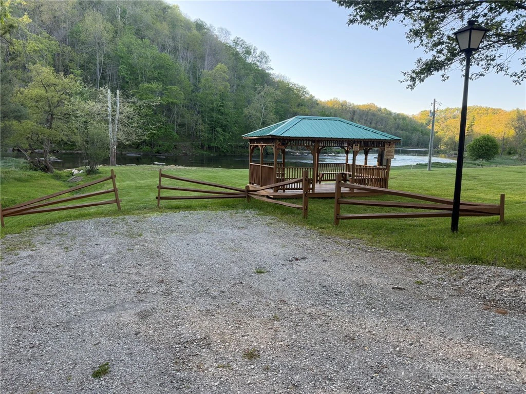 Image number 12 for the current listing
