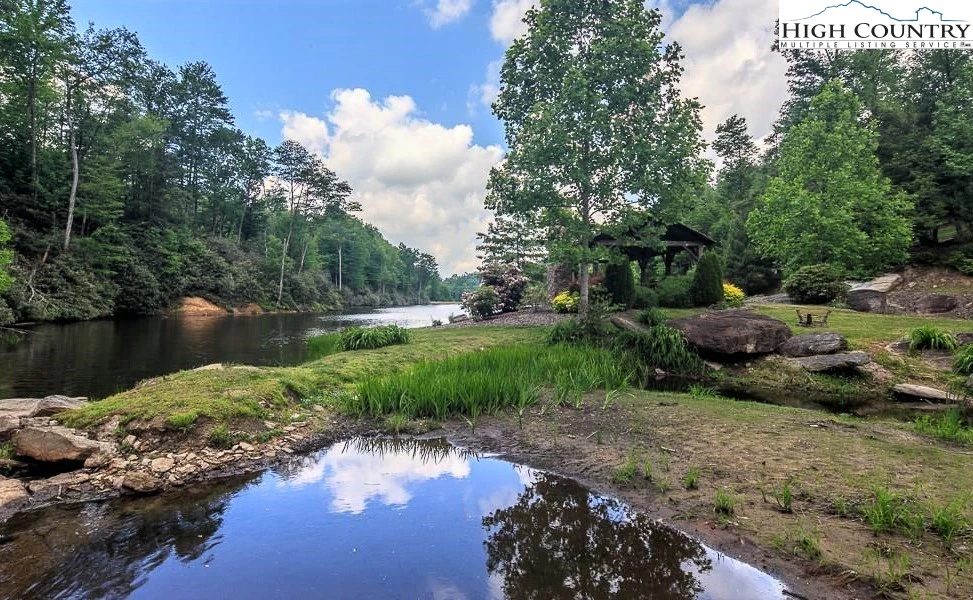 Image number 21 for the current listing