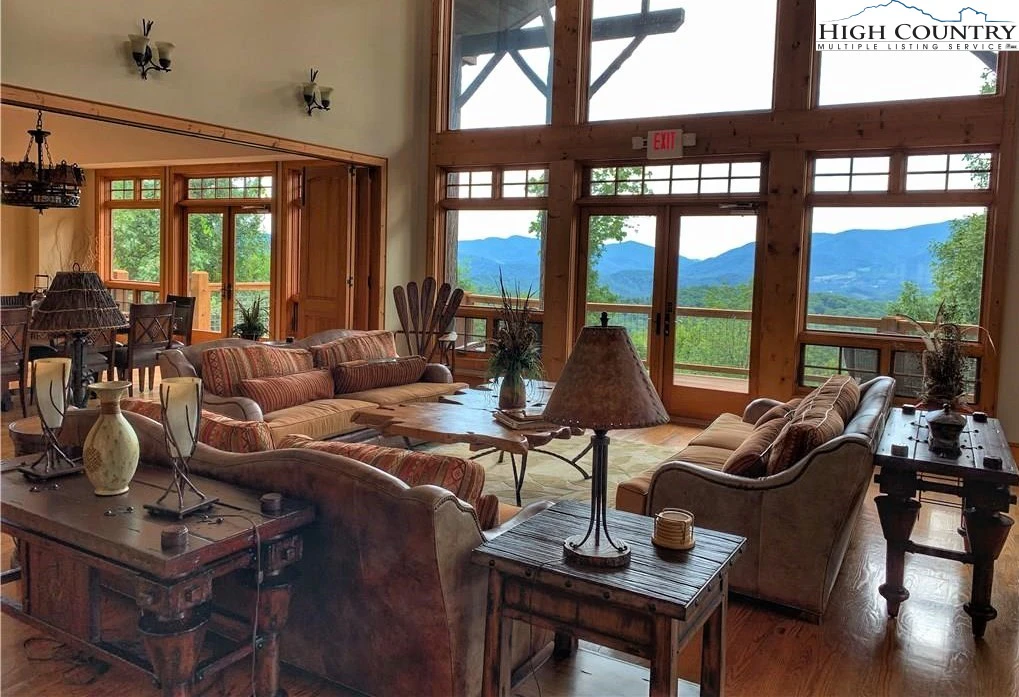 Image number 14 for the current listing