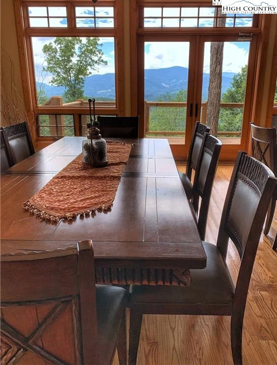 Image number 11 for the current listing