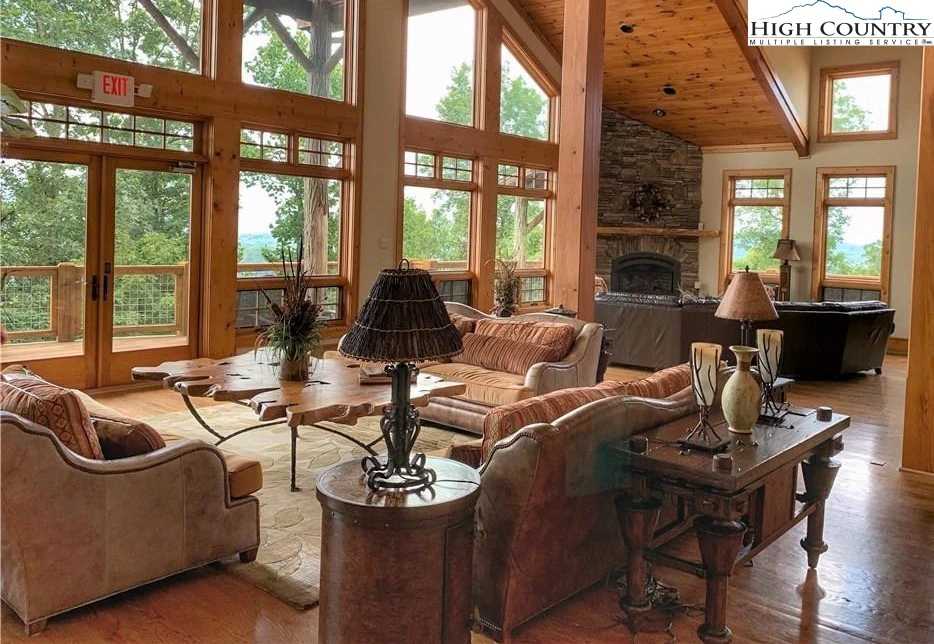 Image number 5 for the current listing