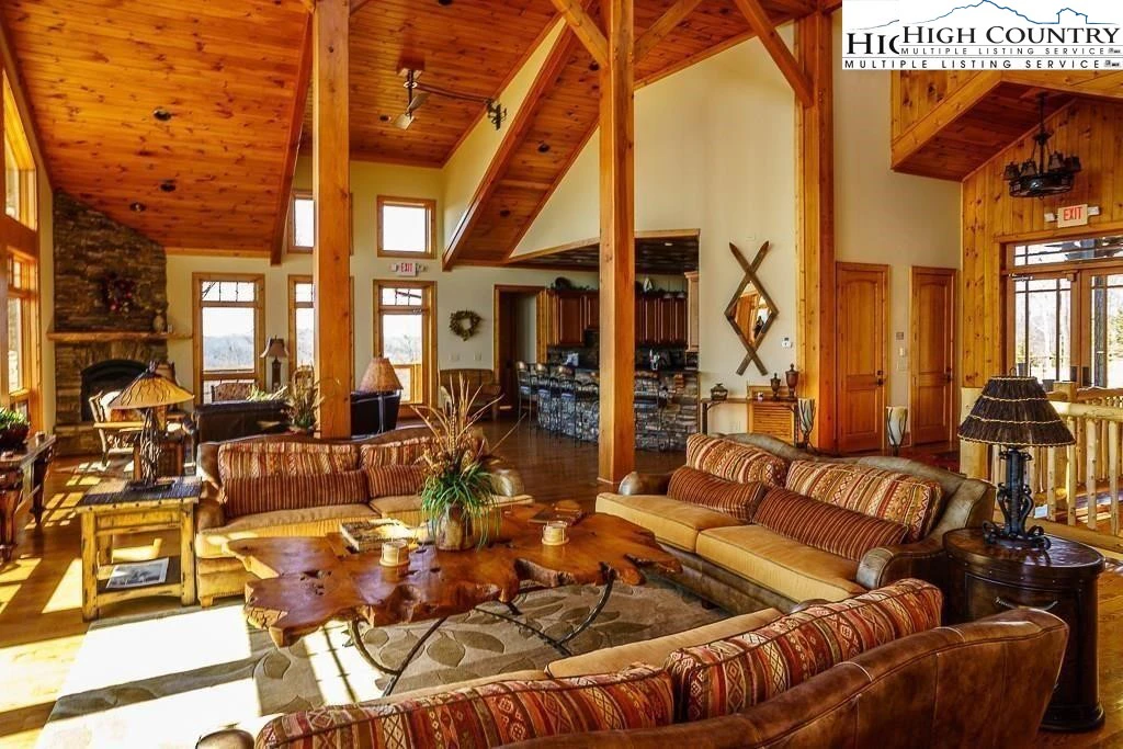 Image number 11 for the current listing