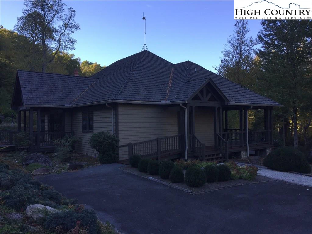 Image number 11 for the current listing