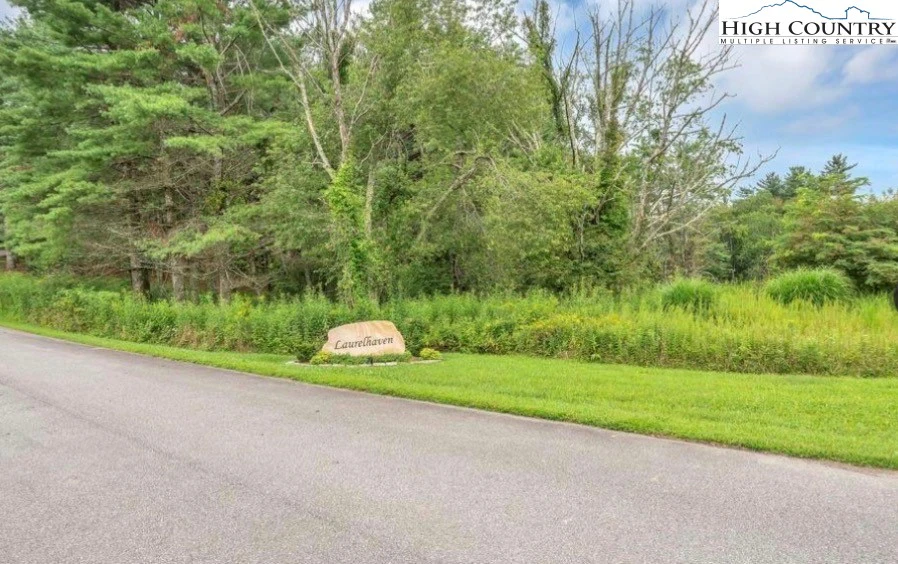 Image number 14 for the current listing
