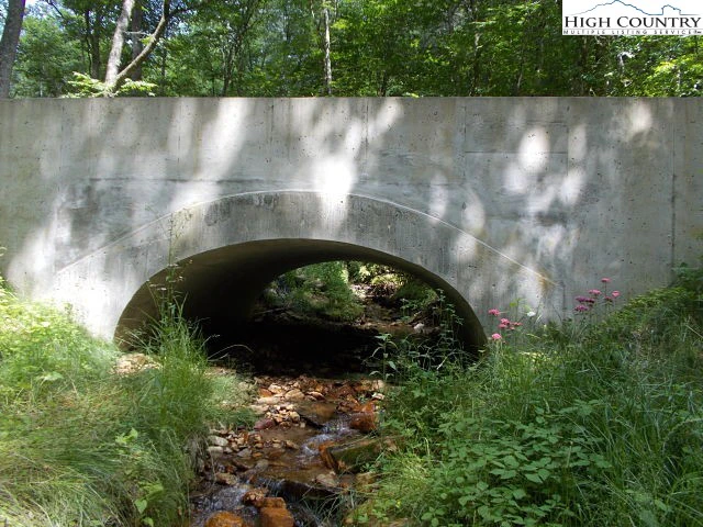Image number 2 for the current listing