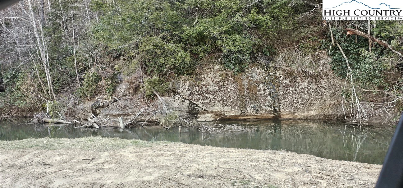 Image number 14 for the current listing