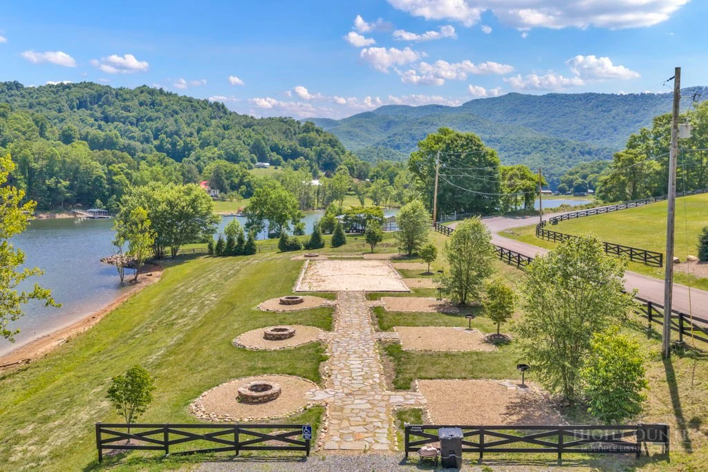 Image number 14 for the current listing