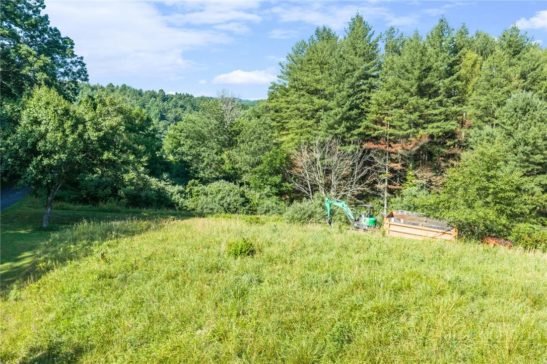 Image number 13 for the current listing