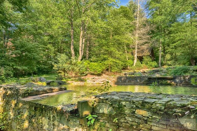 Image number 15 for the current listing