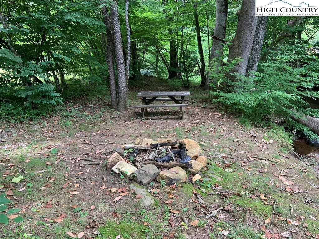 Image number 14 for the current listing