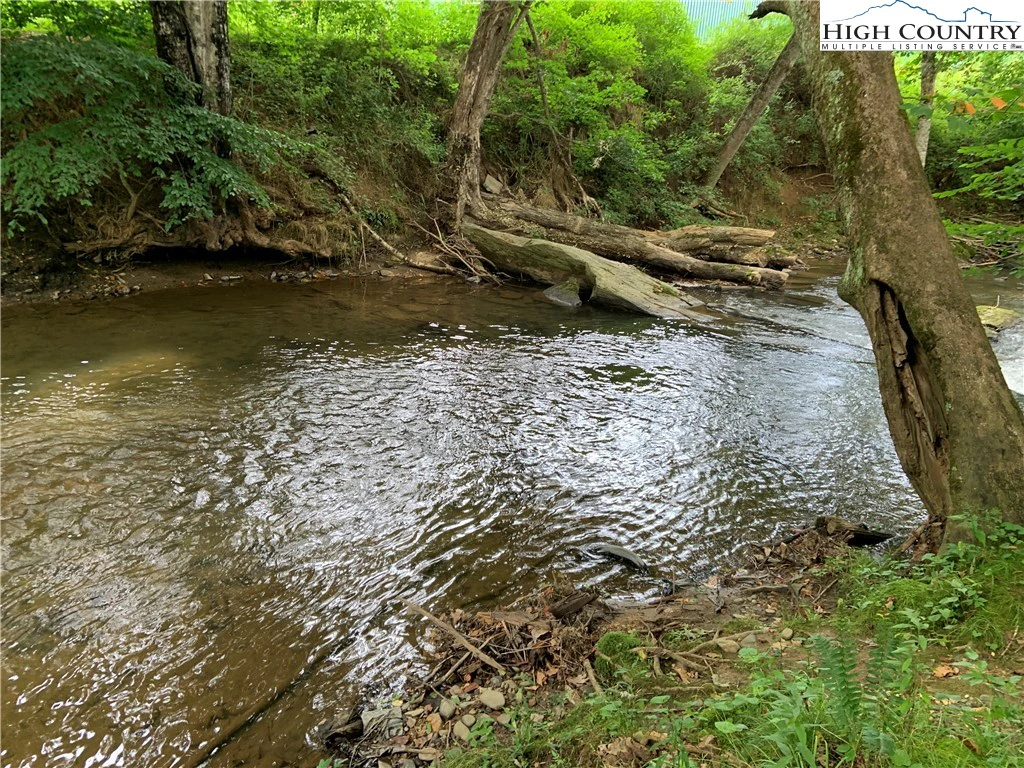 Image number 19 for the current listing