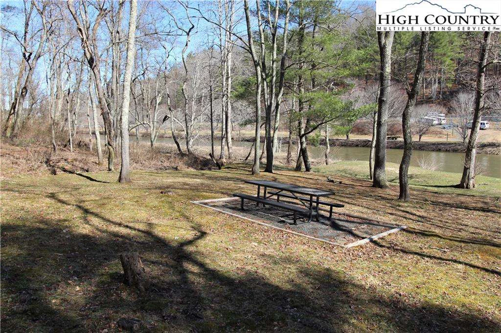 Image number 11 for the current listing