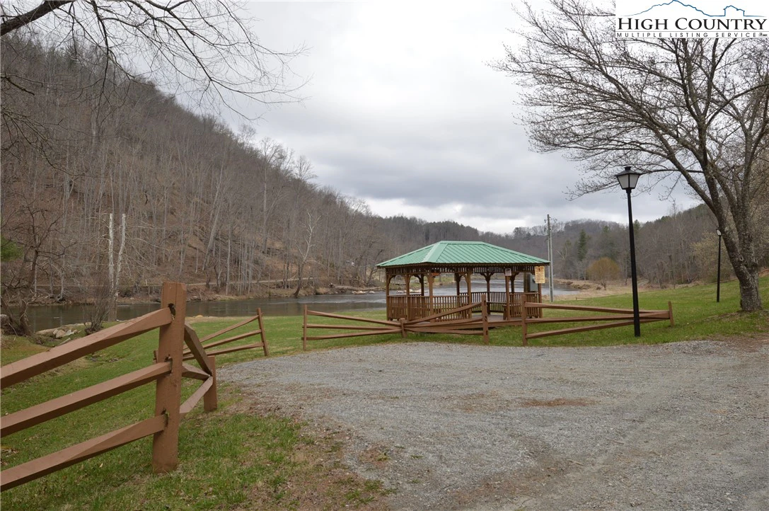 Image number 4 for the current listing