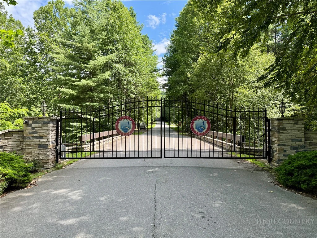 Image number 15 for the current listing