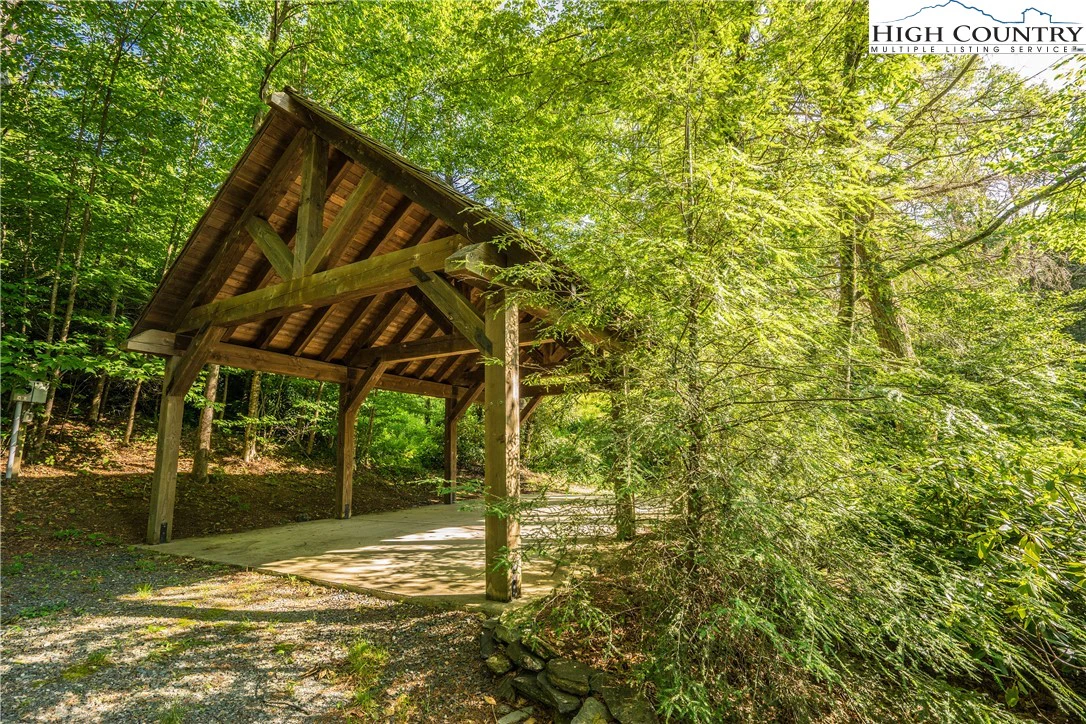 Image number 14 for the current listing