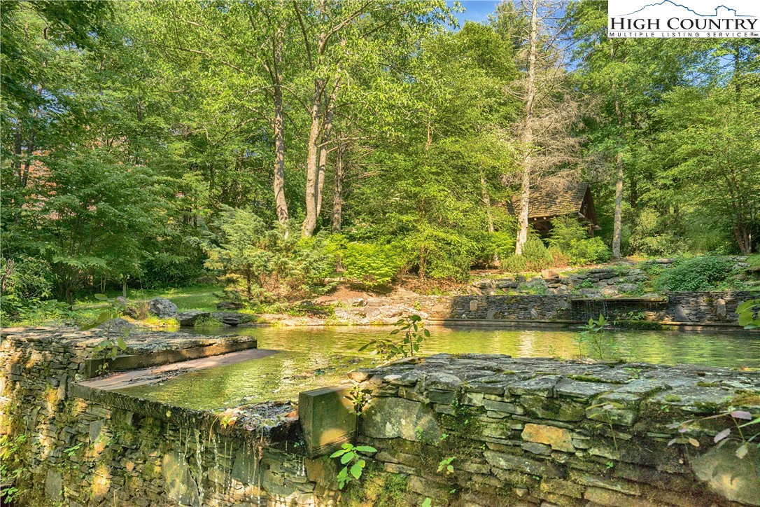 Image number 15 for the current listing