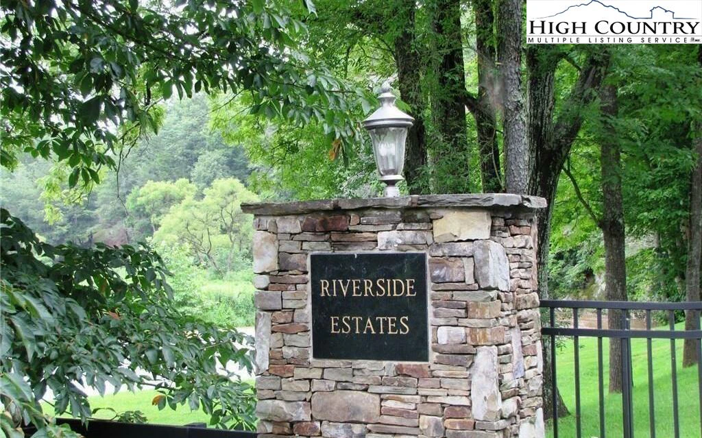 Image number 1 for the current listing
