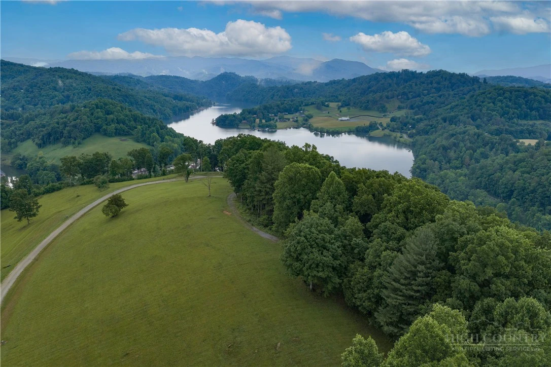 Image number 2 for the current listing