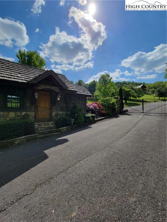 Image number 3 for the current listing