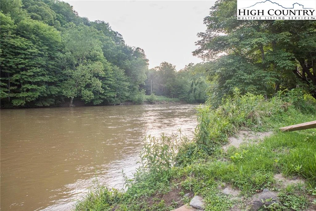 Image number 15 for the current listing