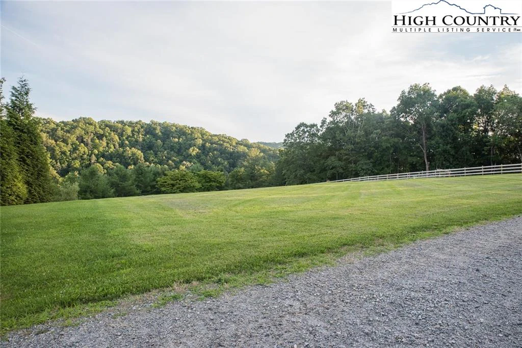 Image number 3 for the current listing