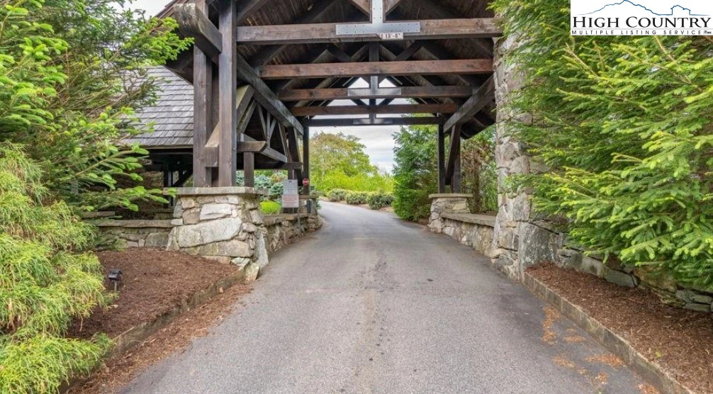 Image number 3 for the current listing
