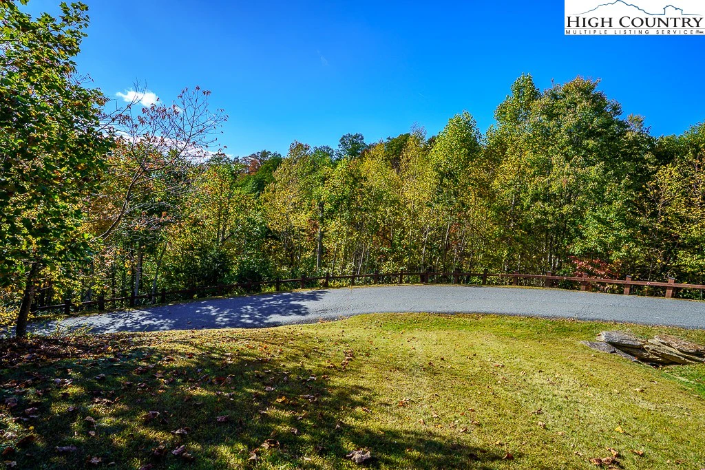 Image number 9 for the current listing