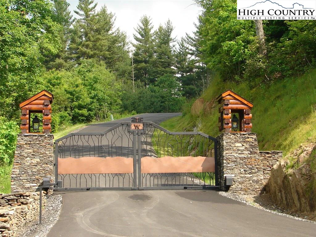 Image number 10 for the current listing