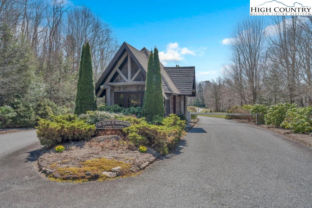 Image number 17 for the current listing