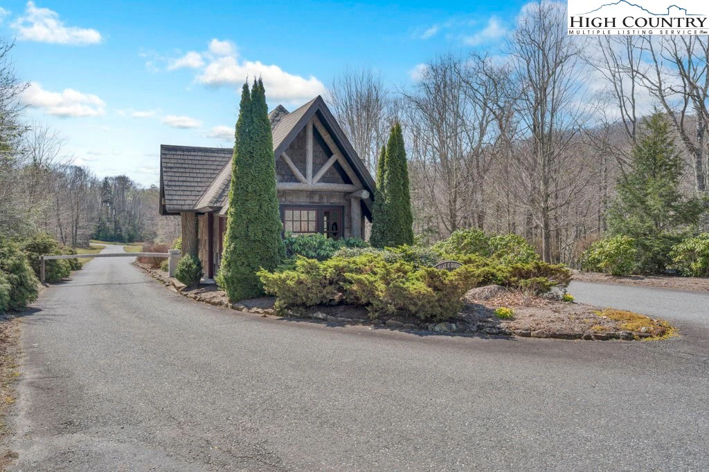 Image number 18 for the current listing