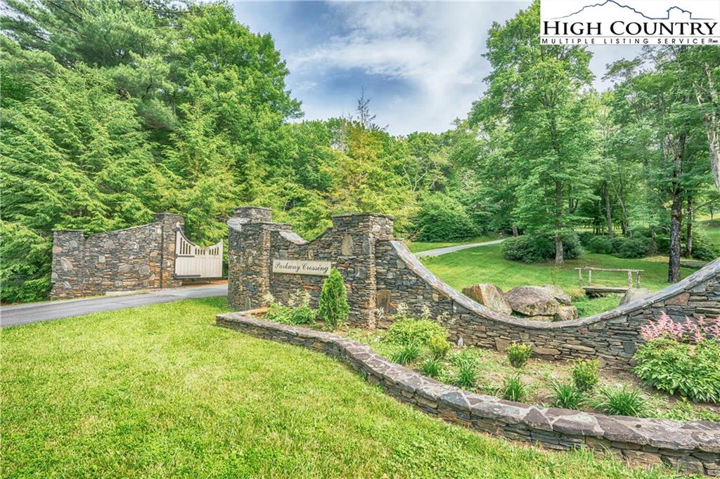 Image number 4 for the current listing